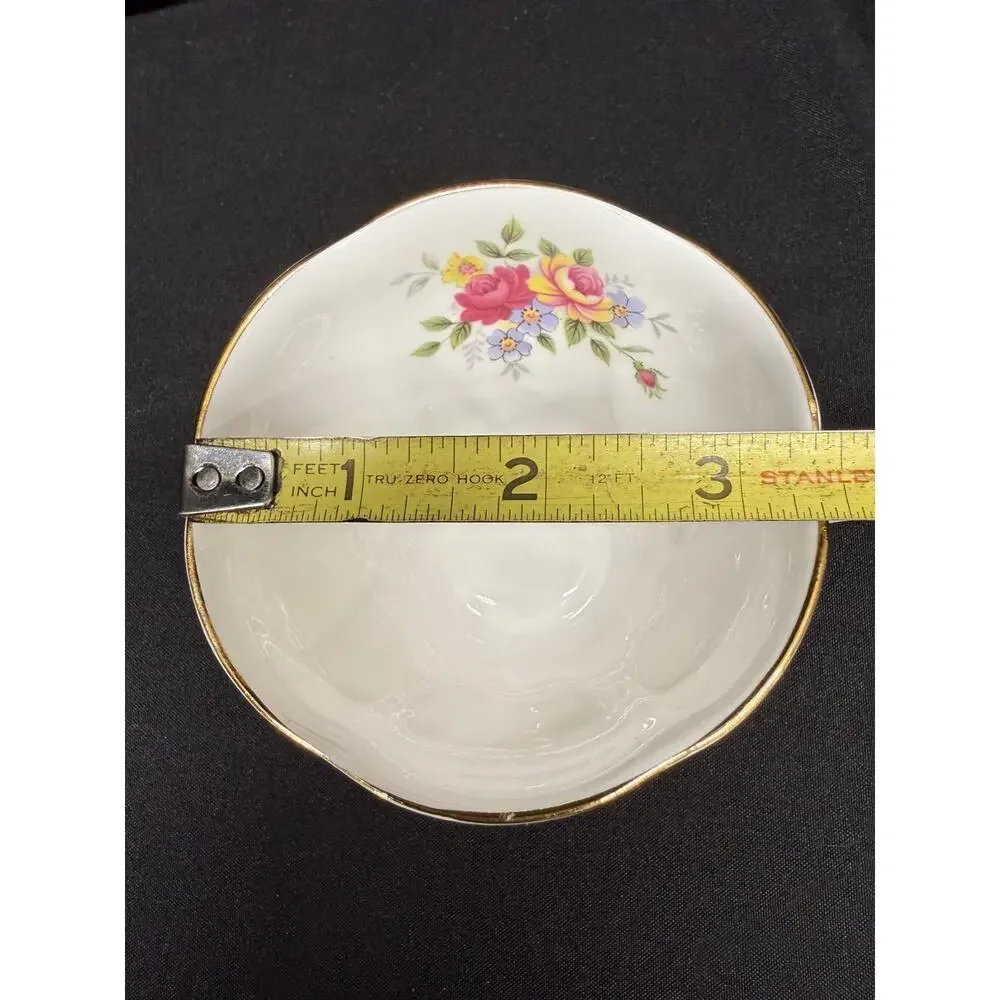 Royal Albert Bone China tea cup & saucer England Pink roses floral pattern VTG